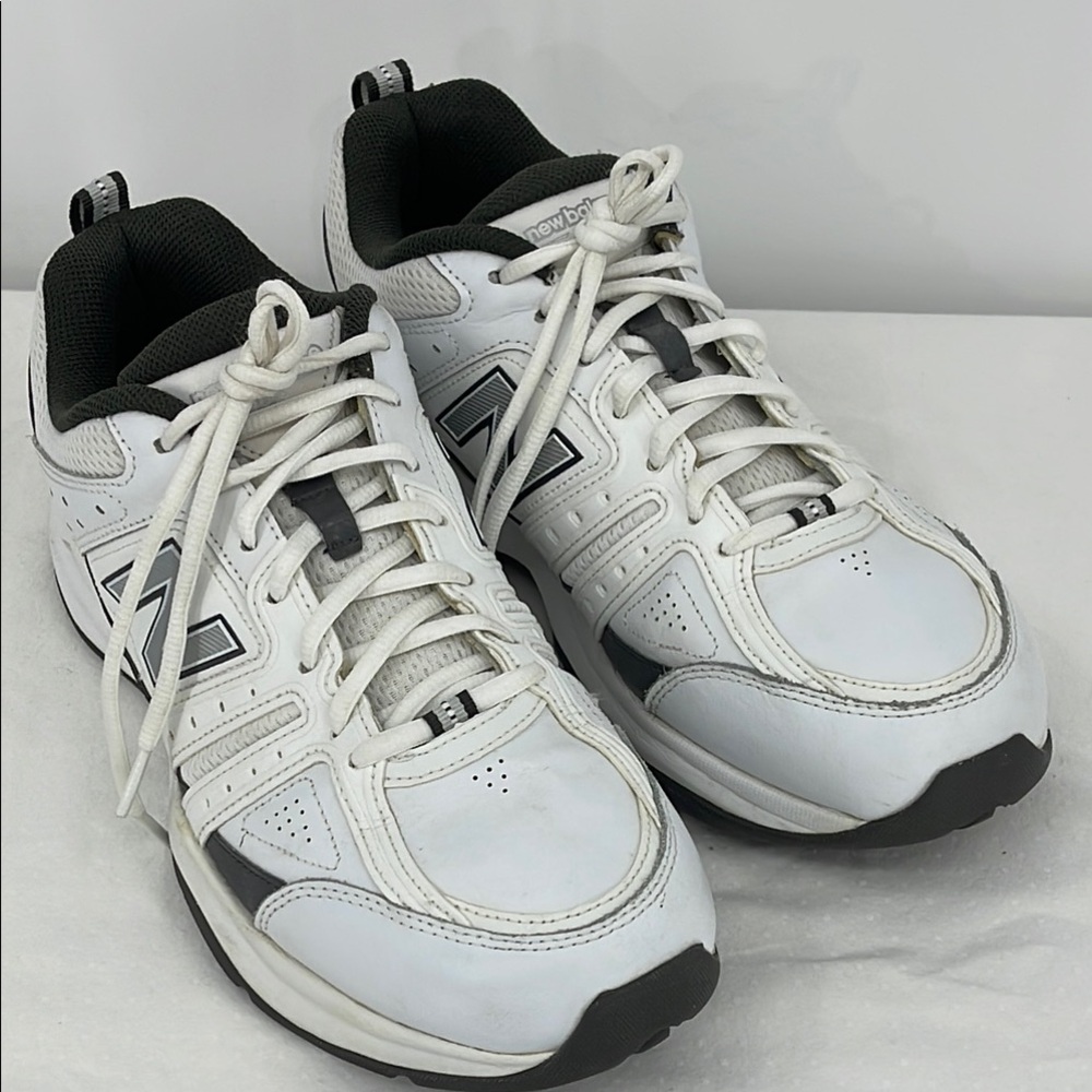 New Balance Men's White Sneakers. SIZE WORN OFF BUT THEY ARE SIZE 10.